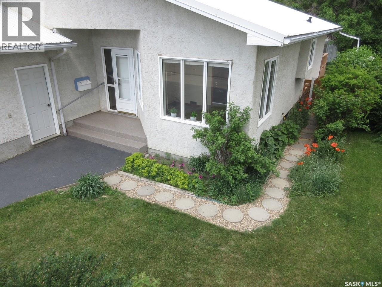 638 King Street, Weyburn, Saskatchewan  S4H 0P7 - Photo 2 - SK015920