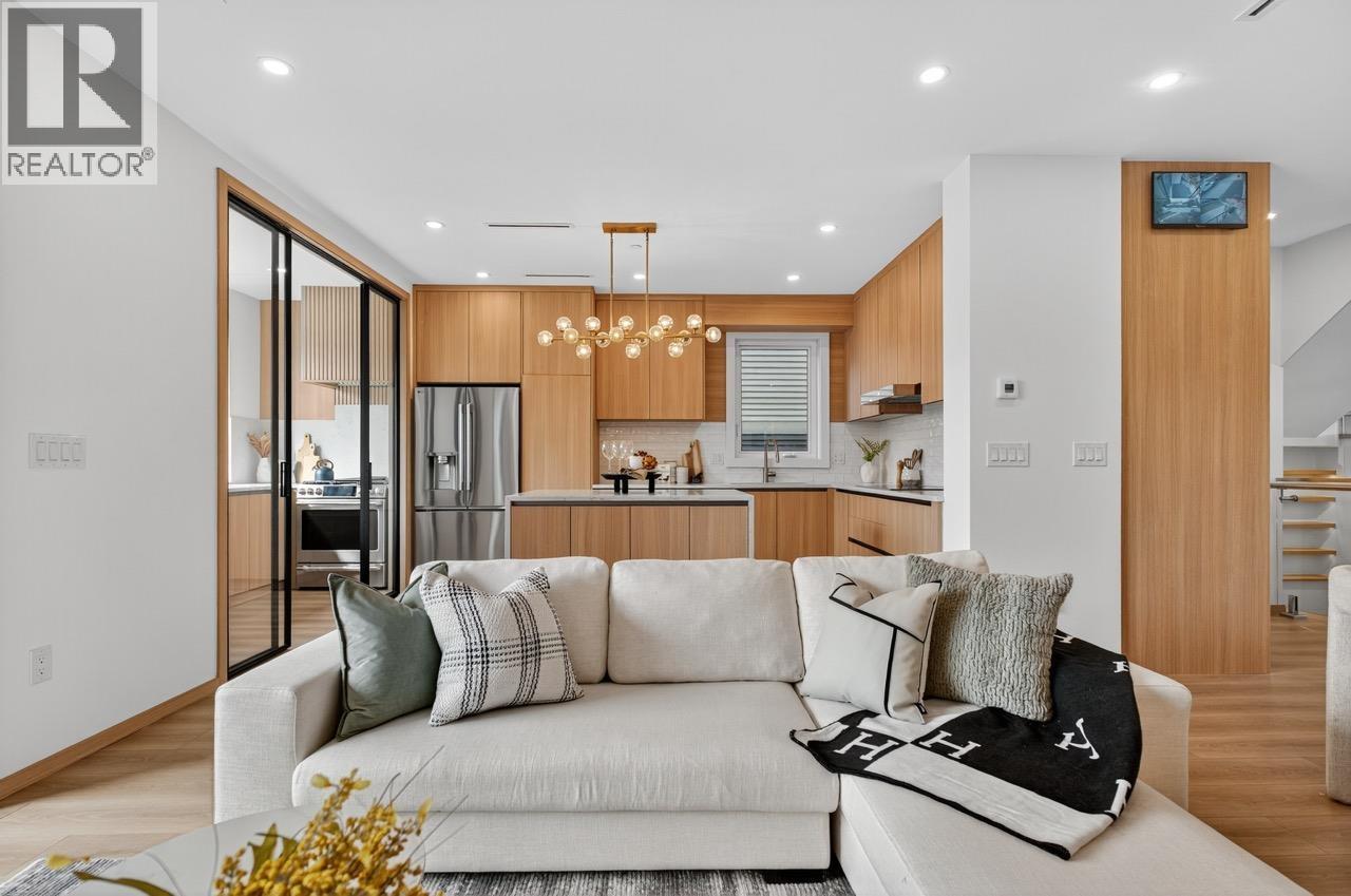 7 N Howard Avenue, Burnaby, British Columbia  V5B 1J6 - Photo 4 - R3065926