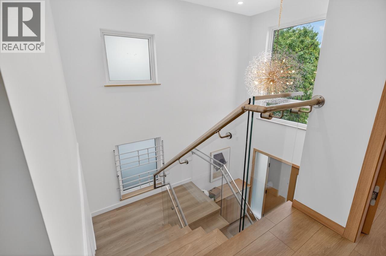 7 N Howard Avenue, Burnaby, British Columbia  V5B 1J6 - Photo 8 - R3065926