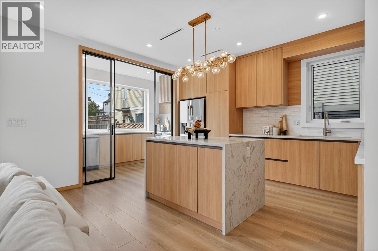 7 N Howard Avenue, Burnaby, British Columbia  V5B 1J6 - Photo 6 - R3065926