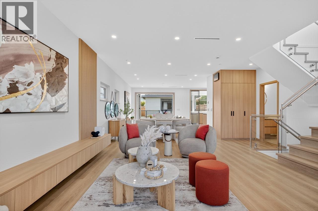 7 N Howard Avenue, Burnaby, British Columbia  V5B 1J6 - Photo 2 - R3065926