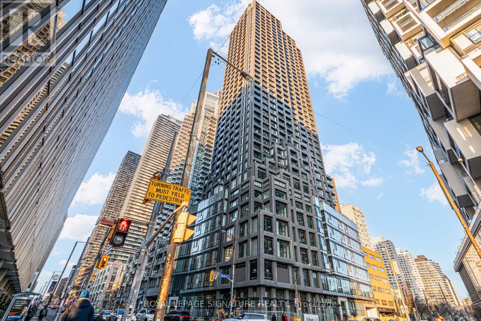 2205 - 20 SOUDAN AVENUE, Toronto, Ontario