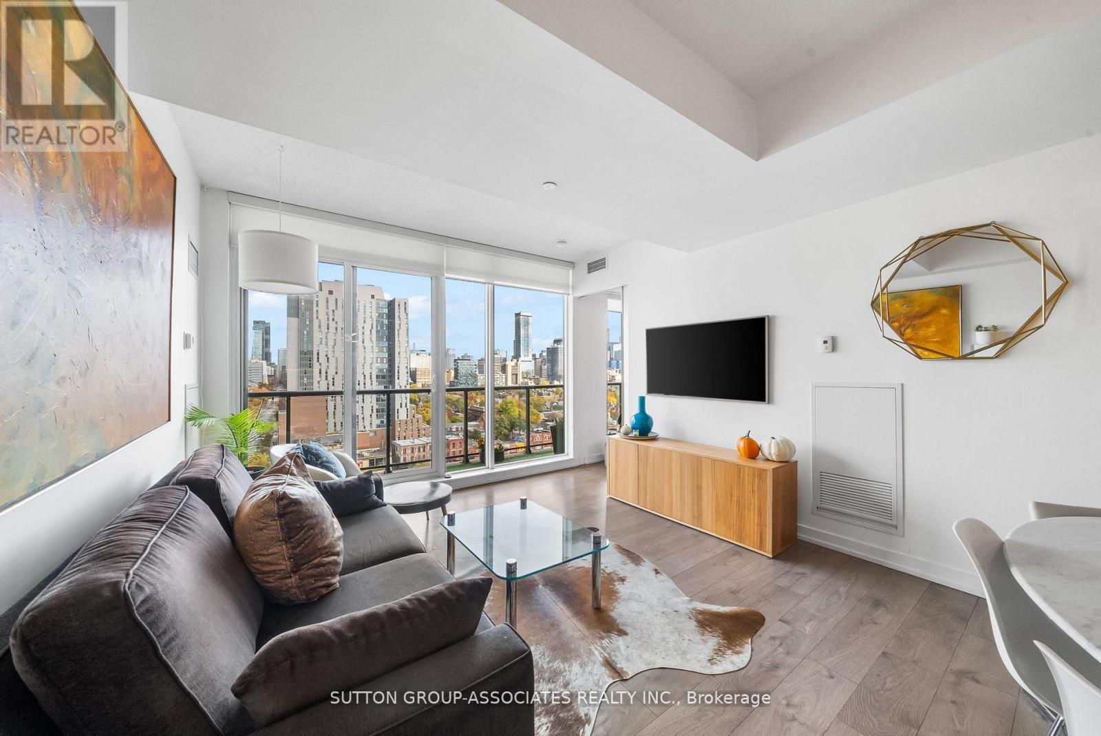 1521 - 297 College Street, Toronto, Ontario  M5T 0C2 - Photo 3 - C12573636