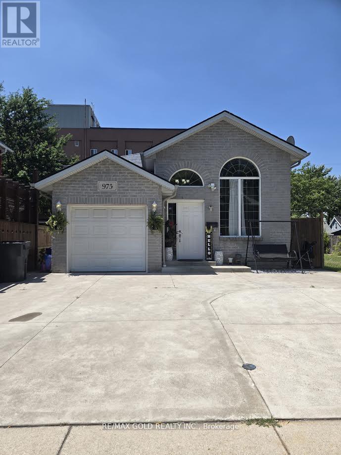 975 Albert Road, Windsor, Ontario  N8Y 3P1 - Photo 2 - X12391031