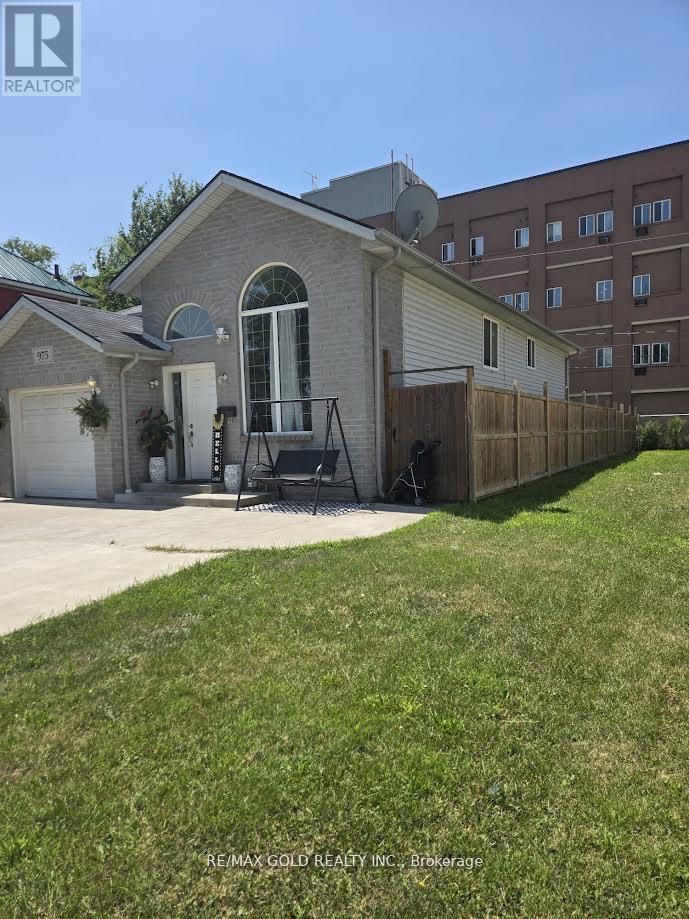 975 Albert Road, Windsor, Ontario  N8Y 3P1 - Photo 3 - X12391031