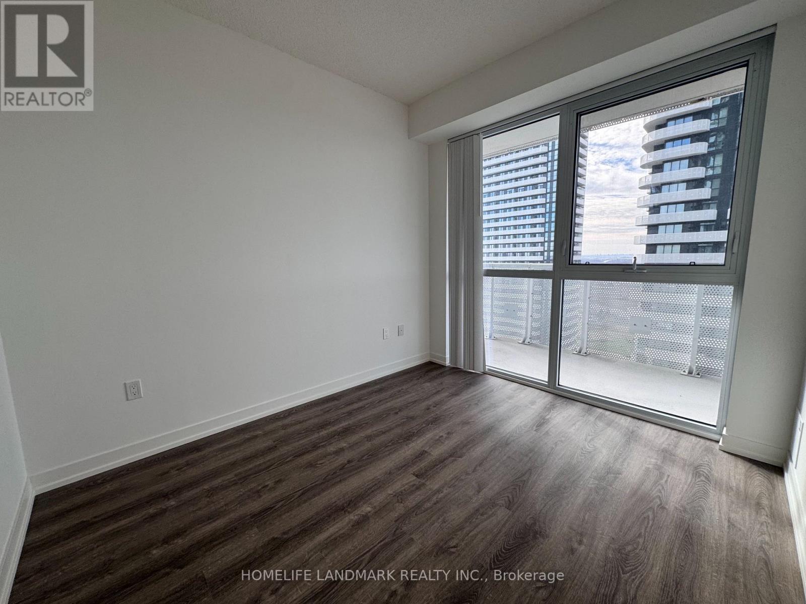 2215 - 8 Interchange Way, Vaughan, Ontario  L4K 0R2 - Photo 10 - N12568812