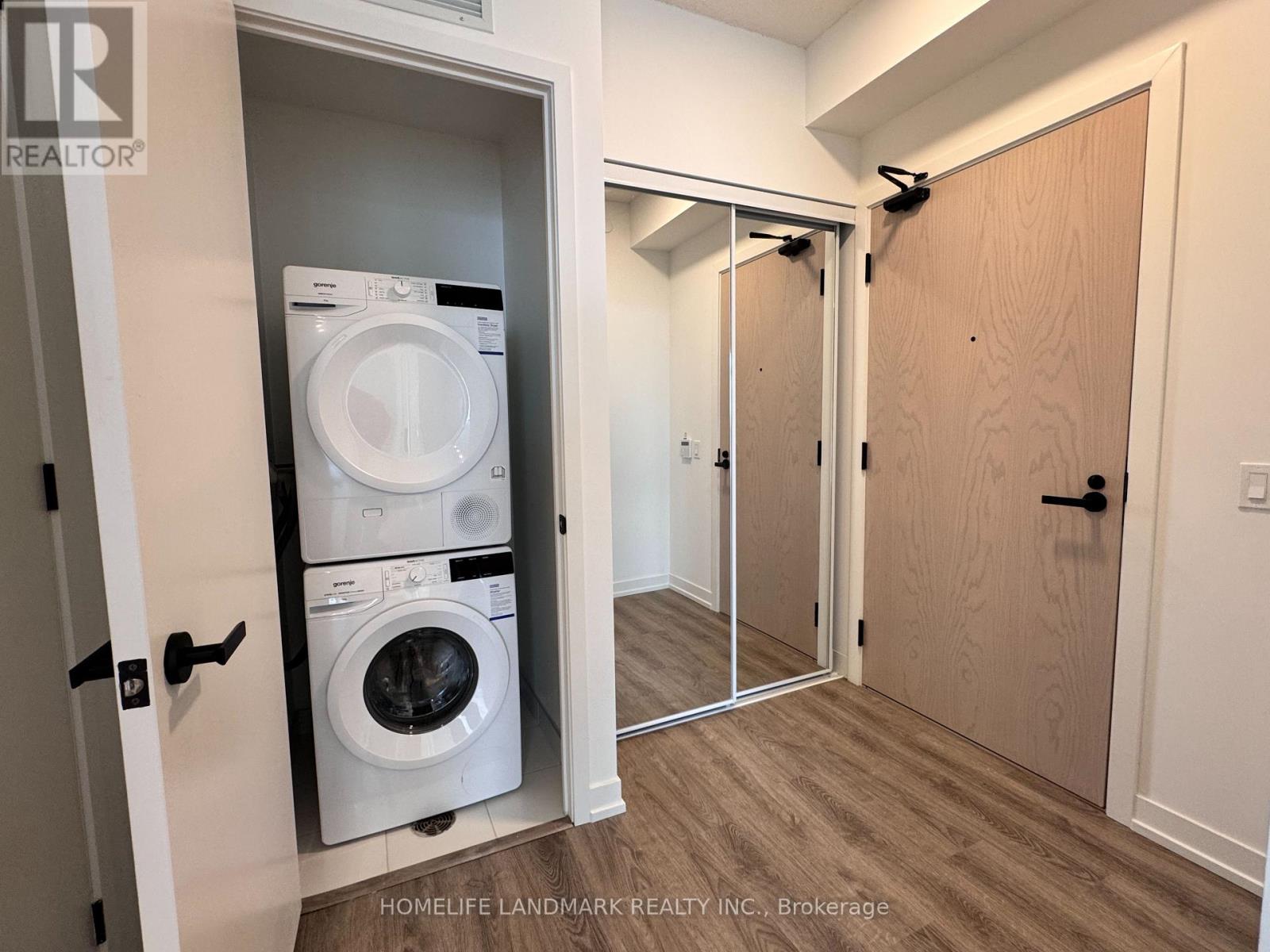 2215 - 8 Interchange Way, Vaughan, Ontario  L4K 0R2 - Photo 11 - N12568812