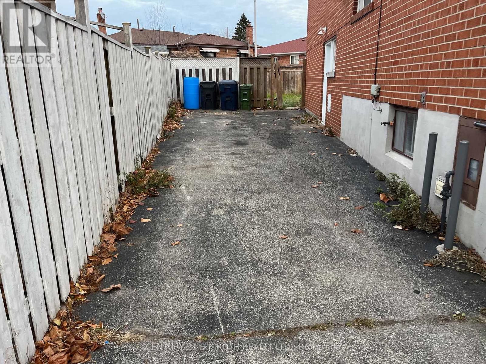 33 Bimini Crescent W, Toronto, Ontario  M3N 1S1 - Photo 13 - W12573058