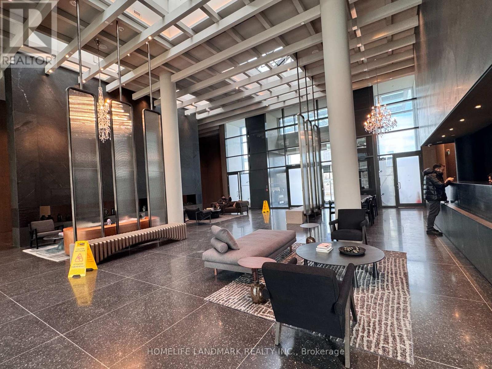 2215 - 8 INTERCHANGE WAY, Vaughan, Ontario