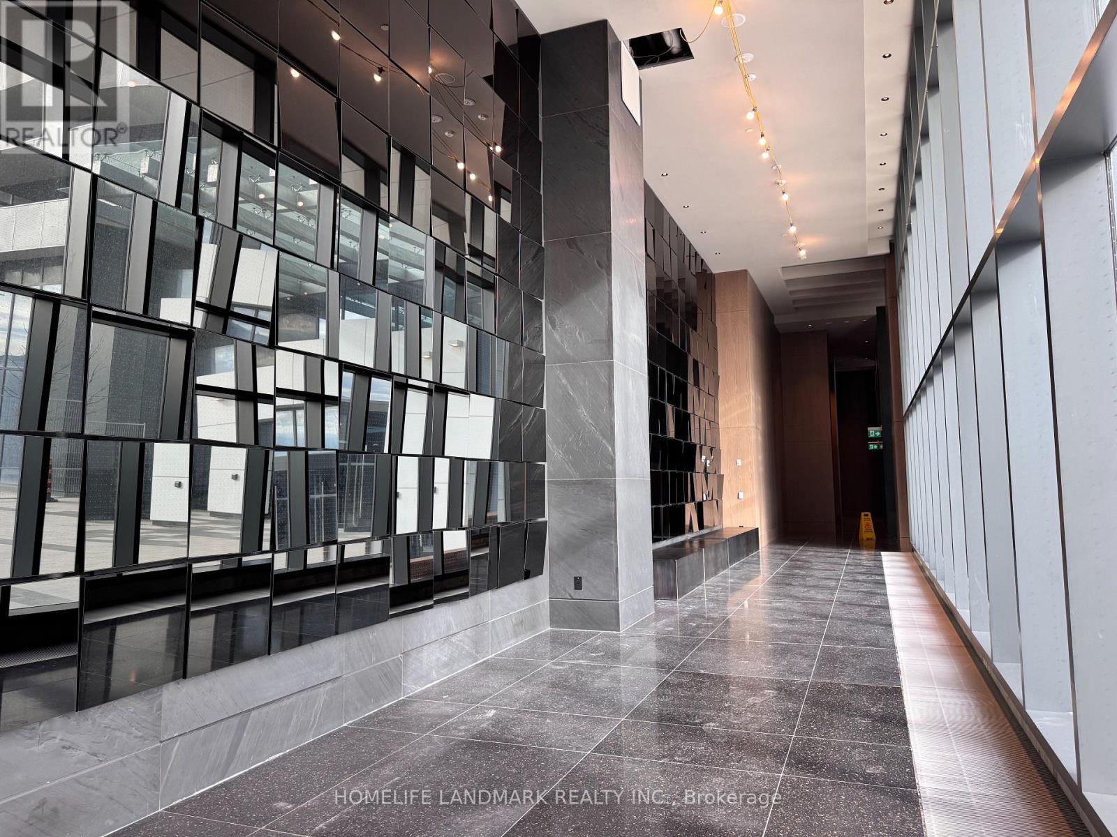 2215 - 8 Interchange Way, Vaughan, Ontario  L4K 0R2 - Photo 2 - N12568812