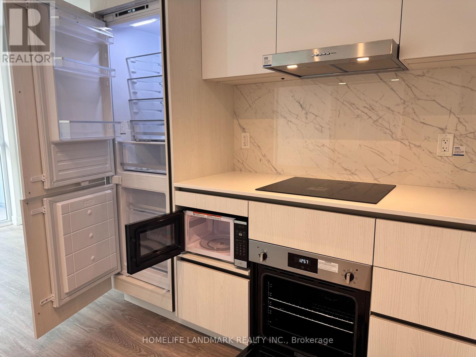 2215 - 8 Interchange Way, Vaughan, Ontario  L4K 0R2 - Photo 6 - N12568812