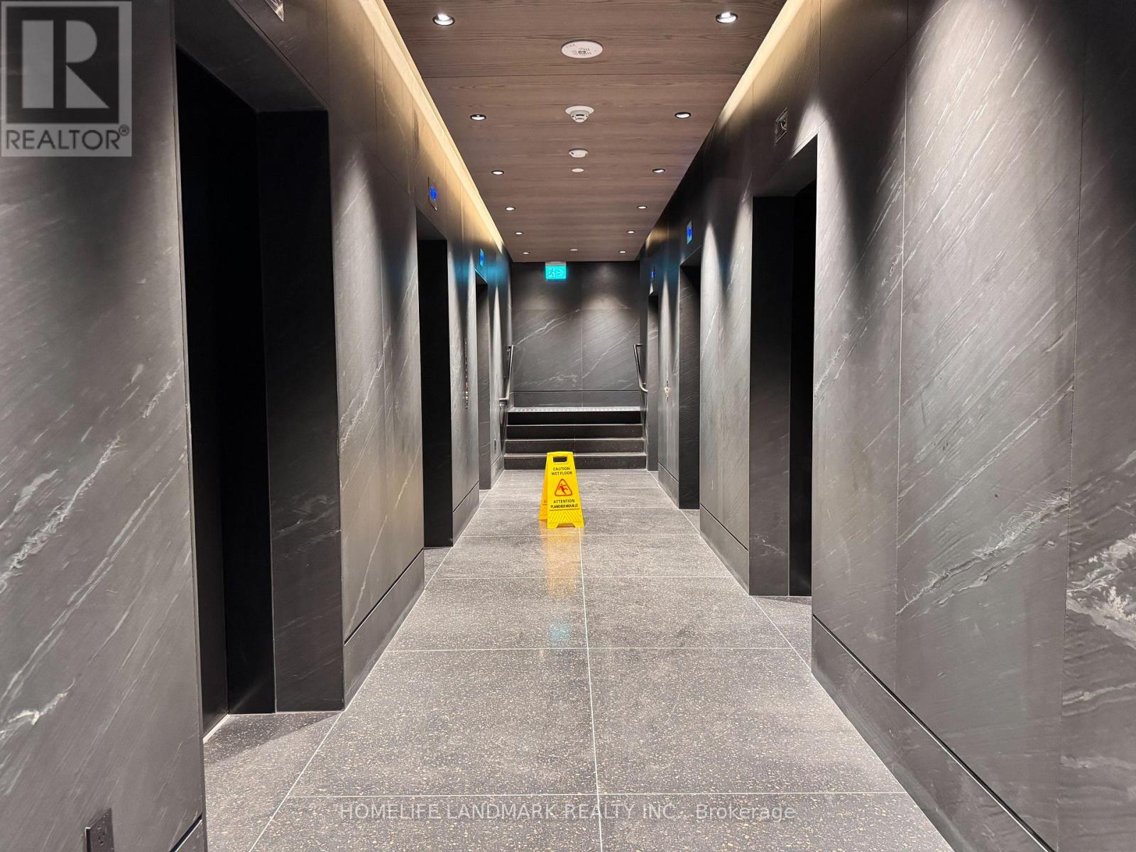 2215 - 8 Interchange Way, Vaughan, Ontario  L4K 0R2 - Photo 3 - N12568812