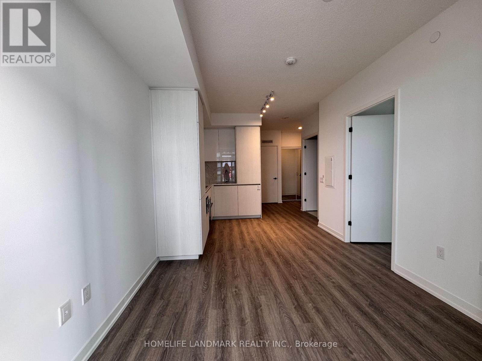 2215 - 8 Interchange Way, Vaughan, Ontario  L4K 0R2 - Photo 8 - N12568812