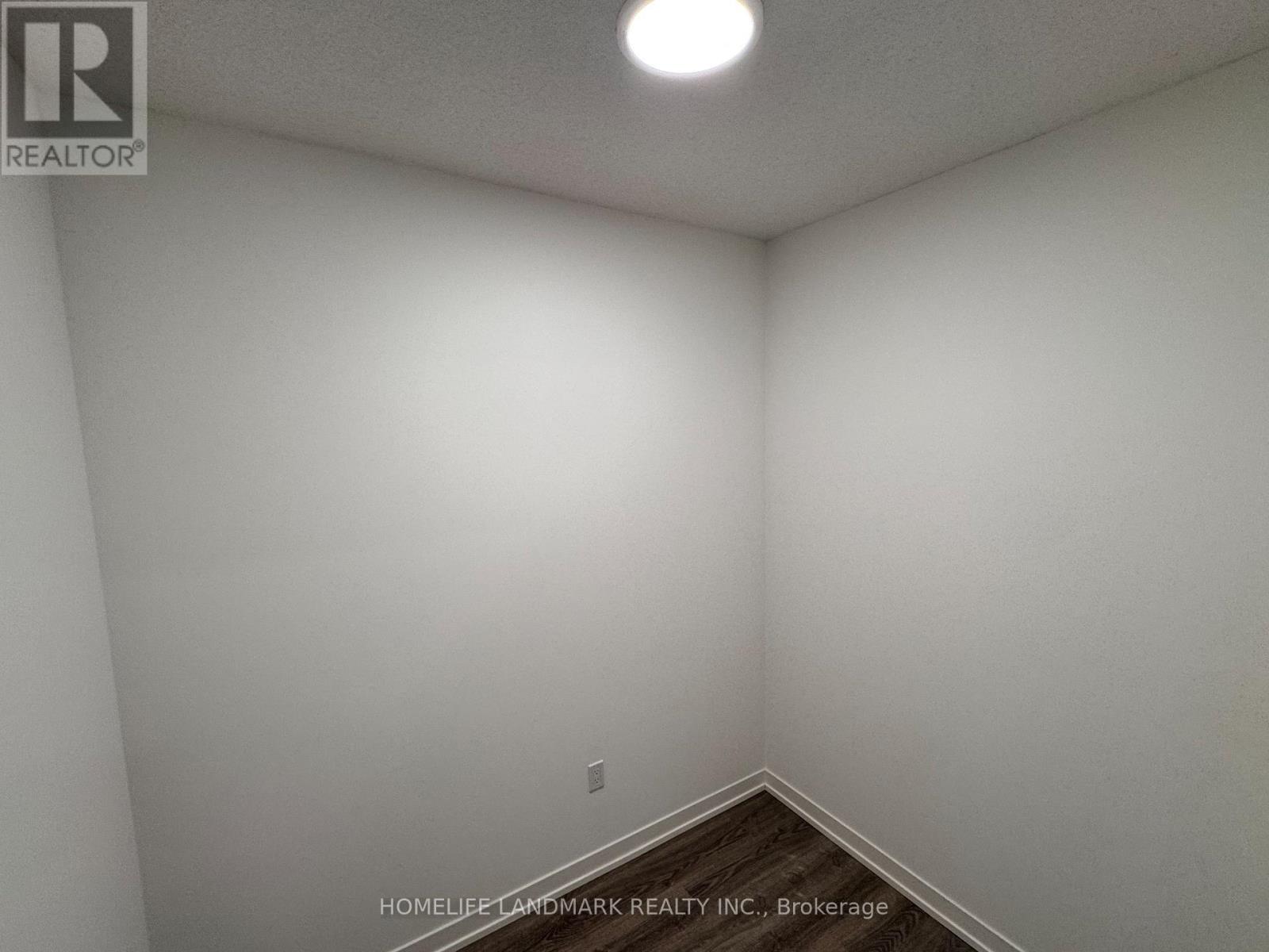 2215 - 8 Interchange Way, Vaughan, Ontario  L4K 0R2 - Photo 9 - N12568812