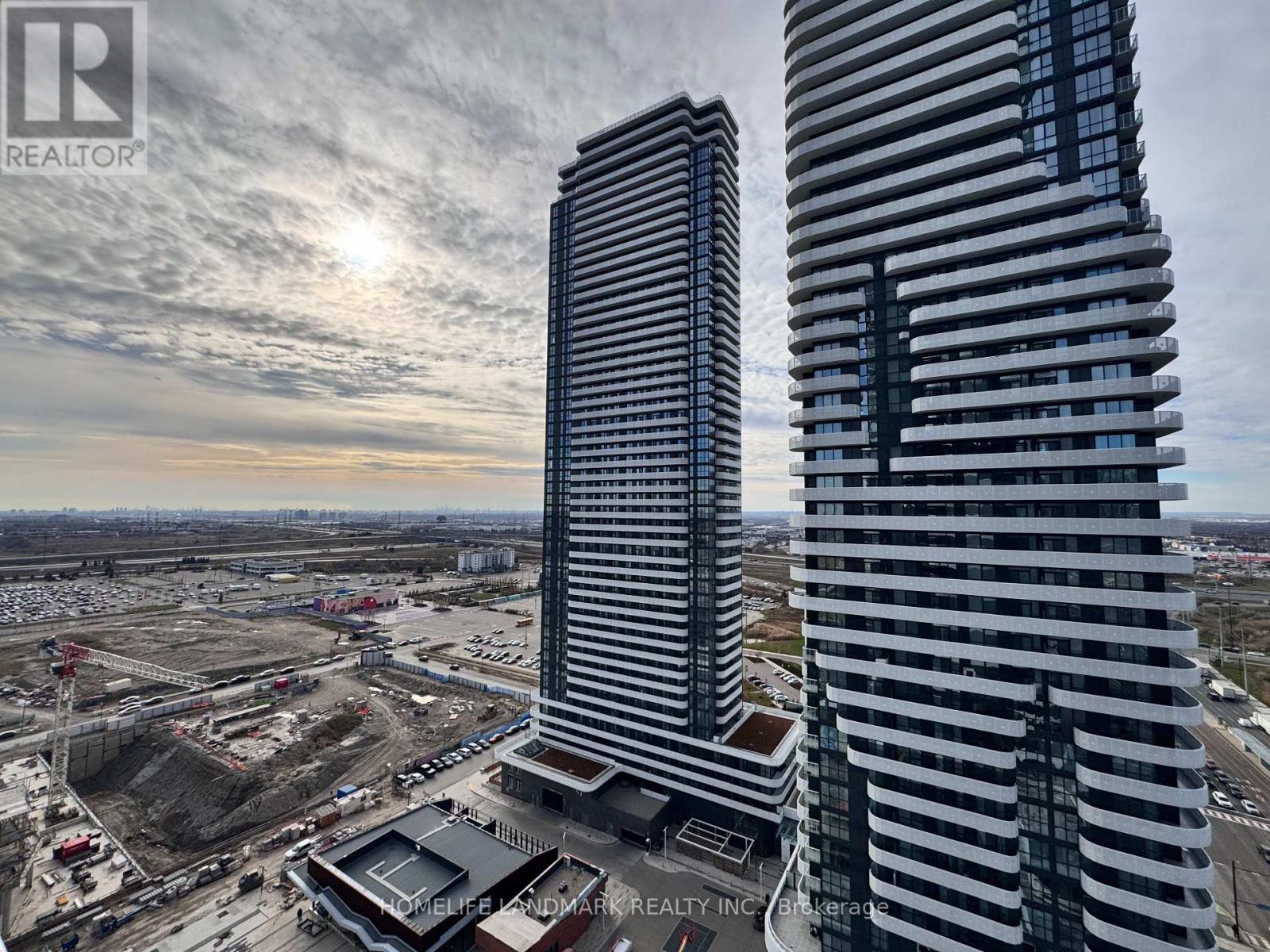 2215 - 8 Interchange Way, Vaughan, Ontario  L4K 0R2 - Photo 13 - N12568812