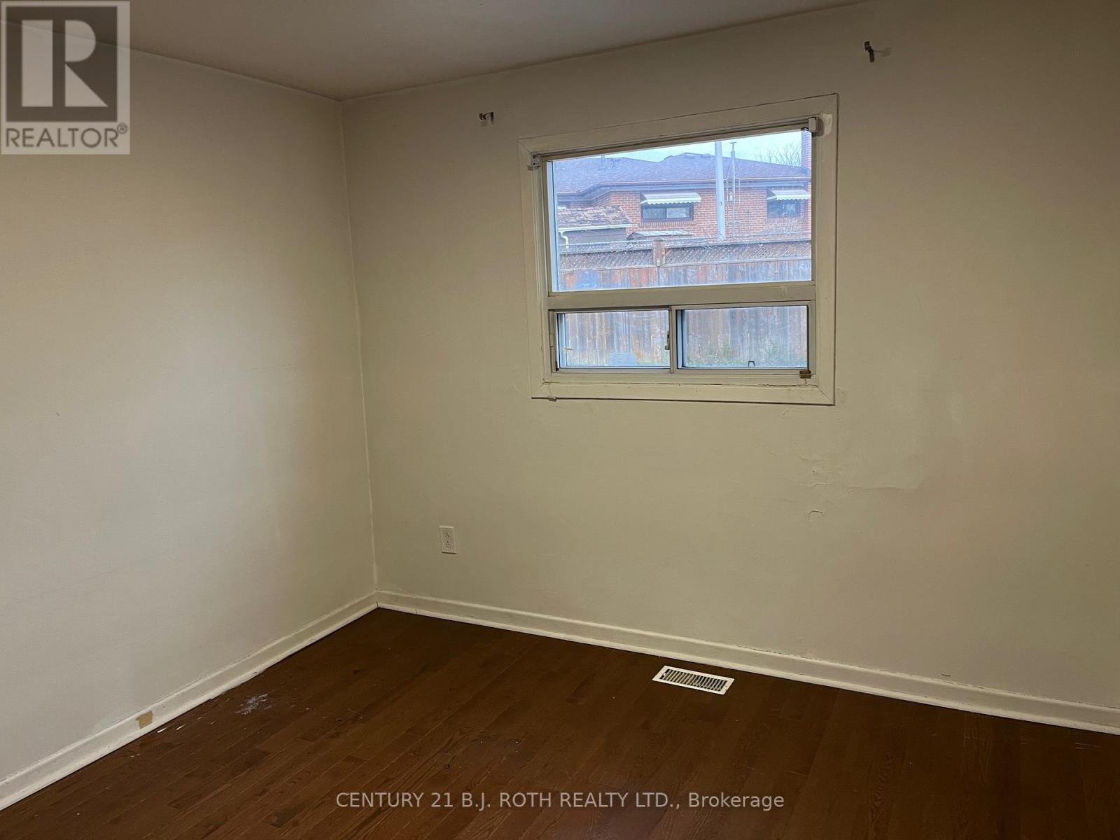 33 Bimini Crescent W, Toronto, Ontario  M3N 1S1 - Photo 9 - W12573058