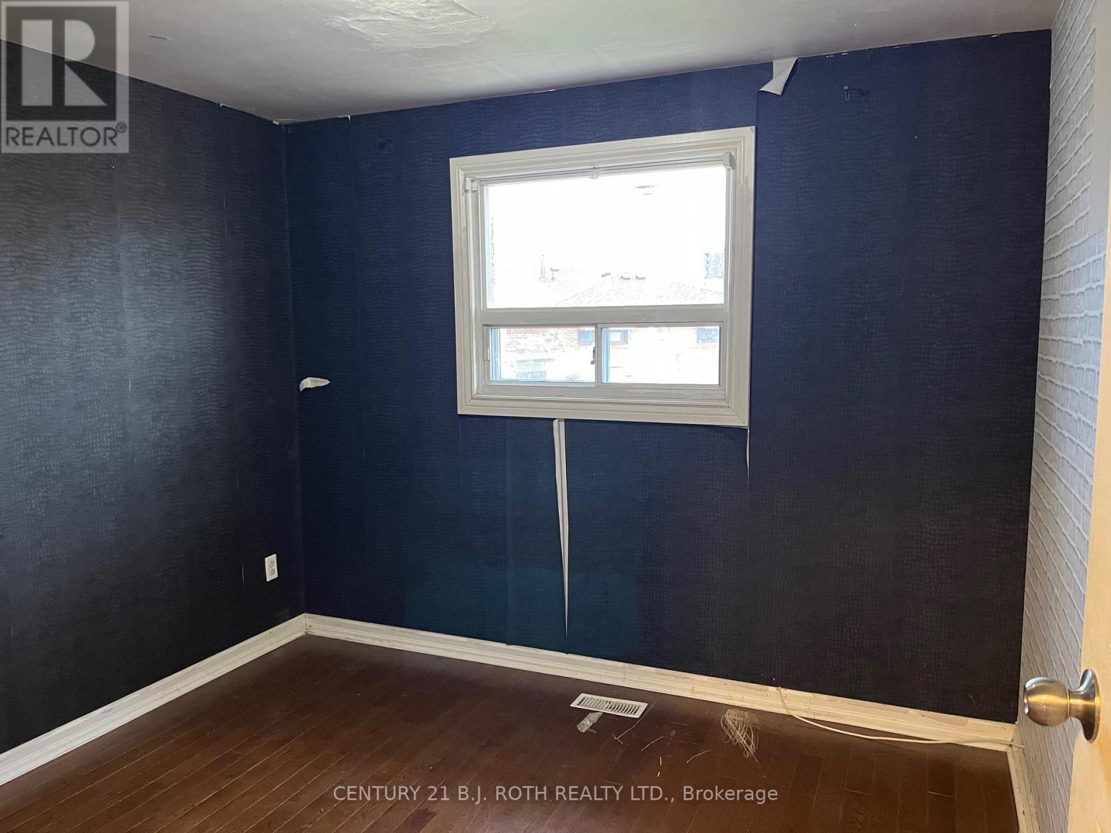 33 Bimini Crescent W, Toronto, Ontario  M3N 1S1 - Photo 6 - W12573058