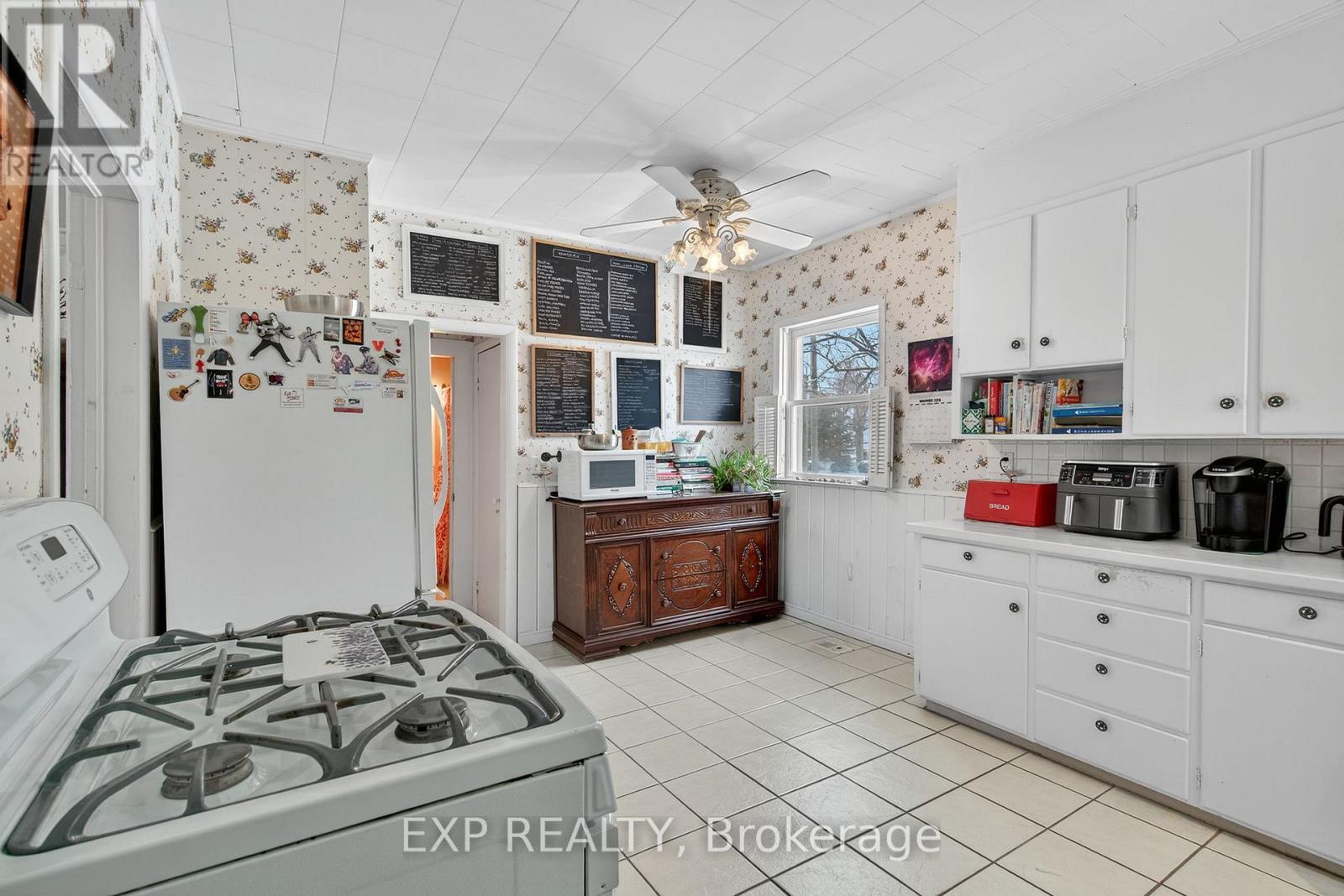 372 Main Street, Prince Edward County, Ontario  K0K 3L0 - Photo 16 - X12538820