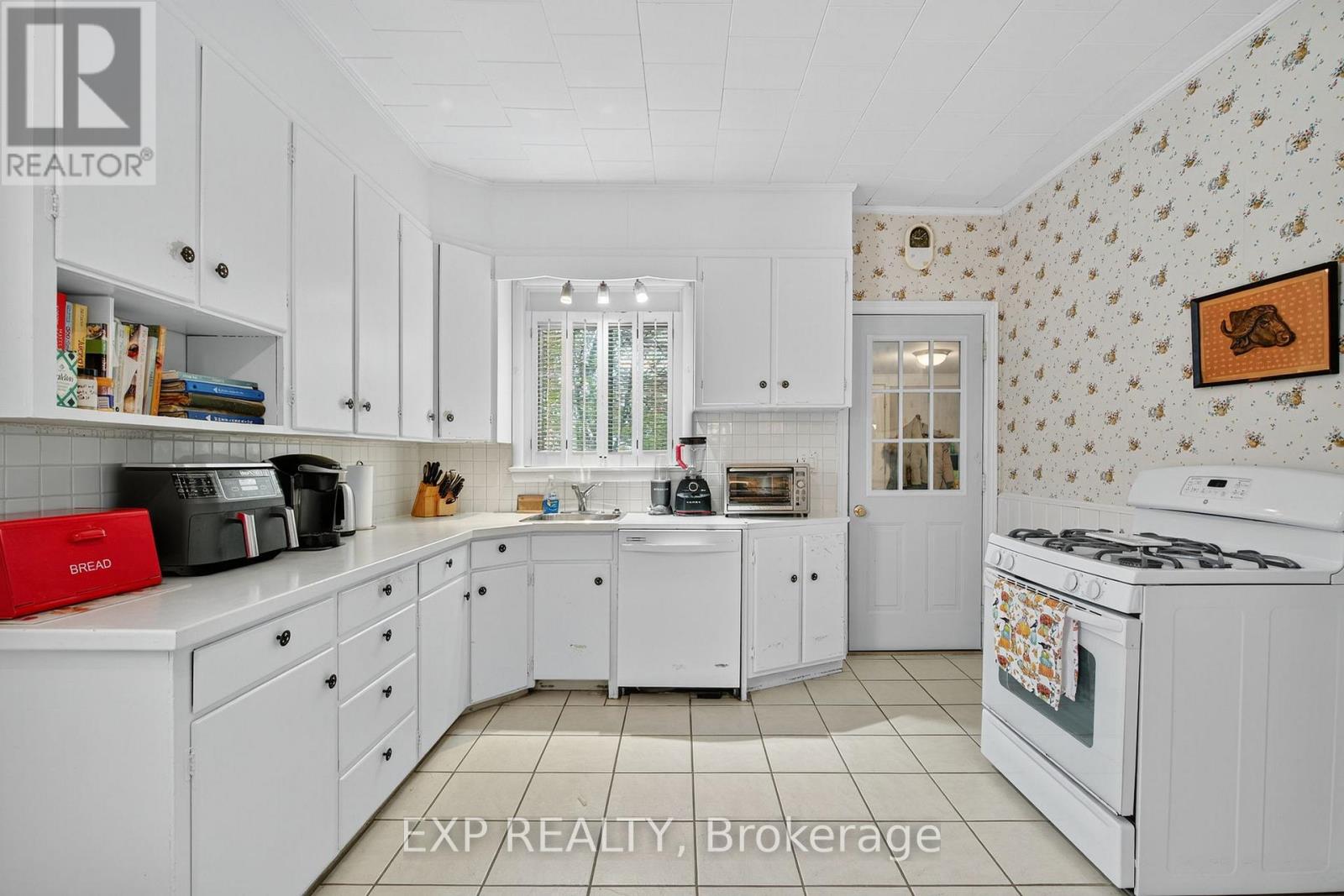 372 Main Street, Prince Edward County, Ontario  K0K 3L0 - Photo 17 - X12538820