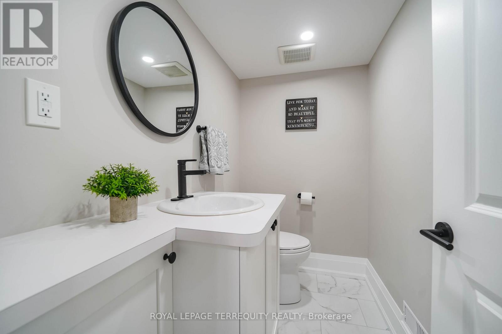 9 Stonebriar Drive, Vaughan, Ontario  L6A 2N5 - Photo 11 - N12573658