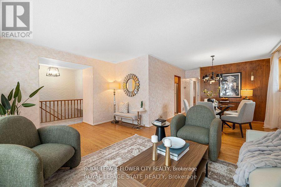 5 Bromley Crescent Ne, Brampton, Ontario  L6T 1Z2 - Photo 4 - W12573688