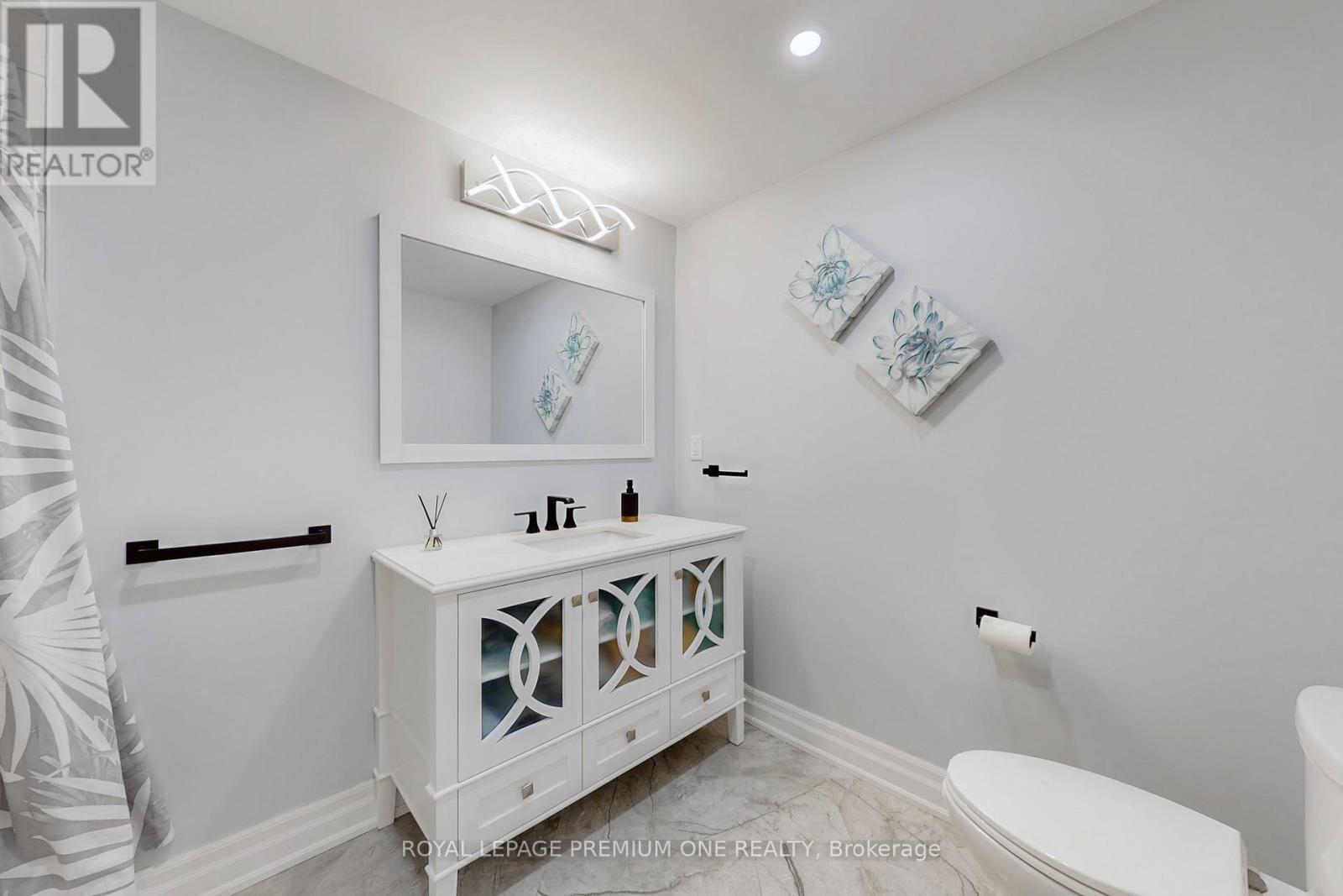 76 Alhart Drive, Toronto, Ontario M9V 2N4 - Photo 18 - W12531486