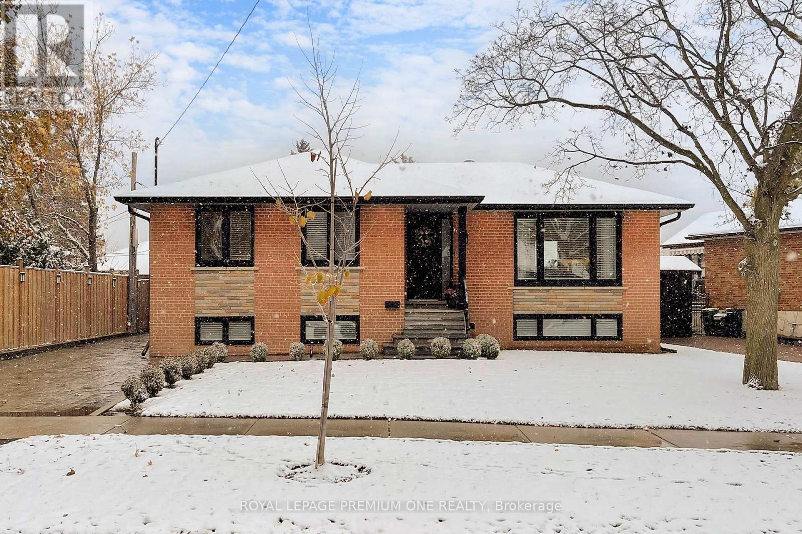 76 Alhart Drive, Toronto, Ontario M9V 2N4 - Photo 2 - W12531486