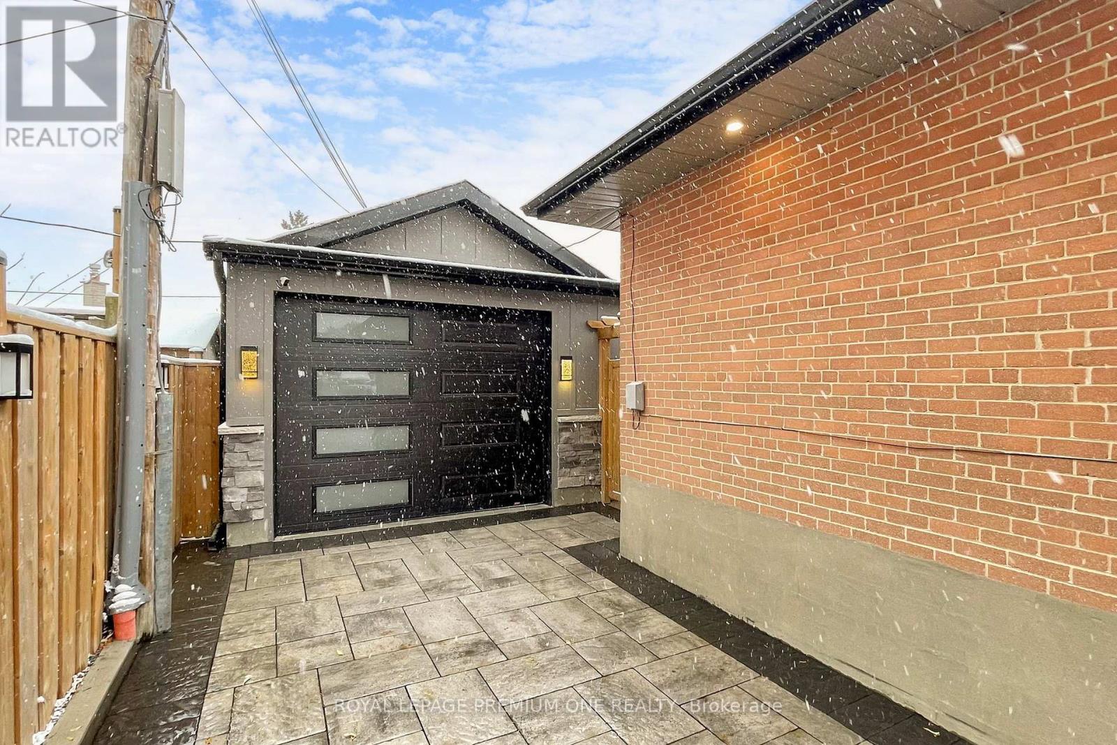 76 Alhart Drive, Toronto, Ontario M9V 2N4 - Photo 30 - W12531486