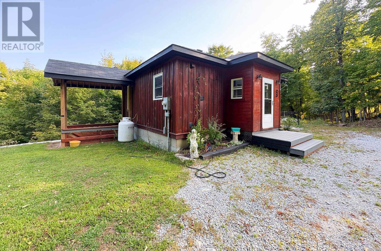 1037a Palmerston Crescent, Frontenac, Ontario  K0H 2R0 - Photo 3 - X12399745