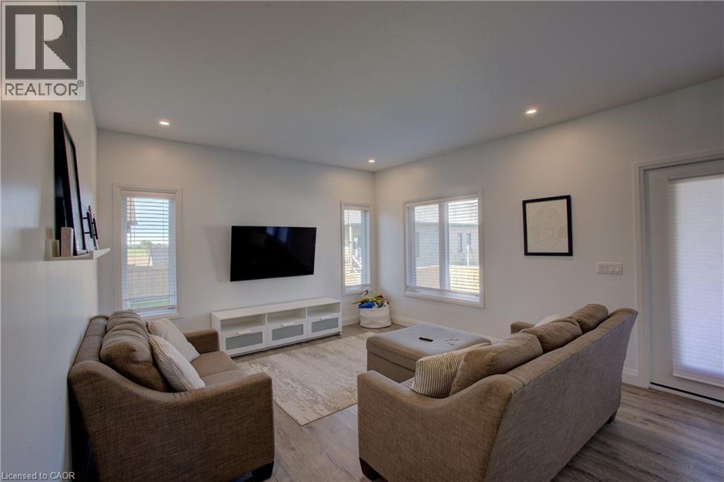 274 Mccourt Place, Atwood, Ontario  N0G 1B0 - Photo 12 - 40769228