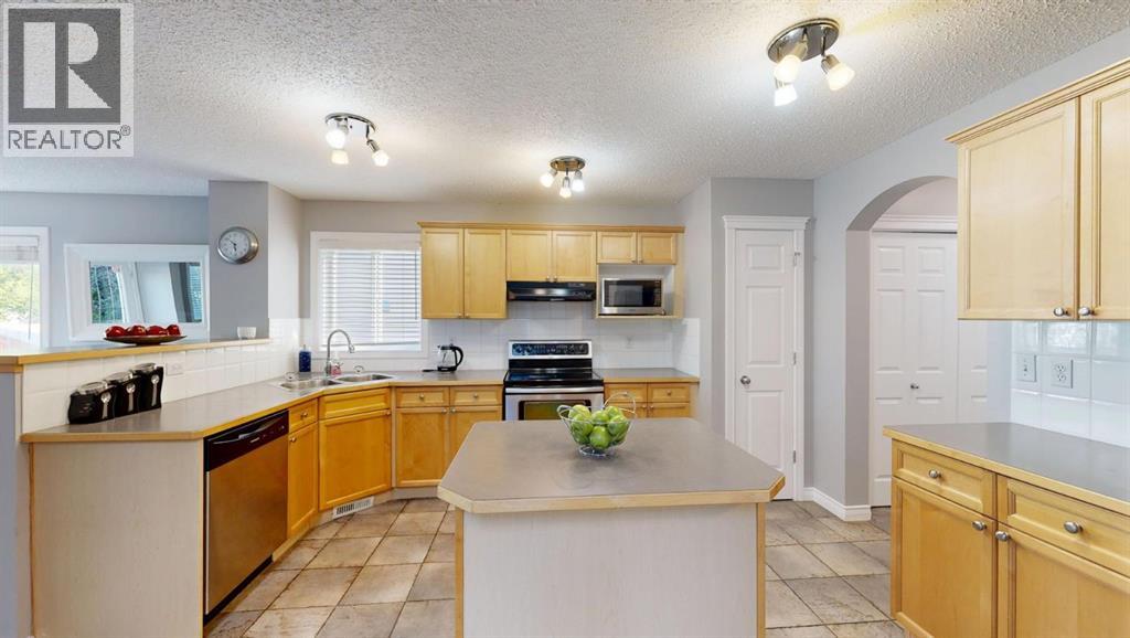 70 Crystalridge Close, Okotoks, Alberta  T1S 1X6 - Photo 10 - A2272359