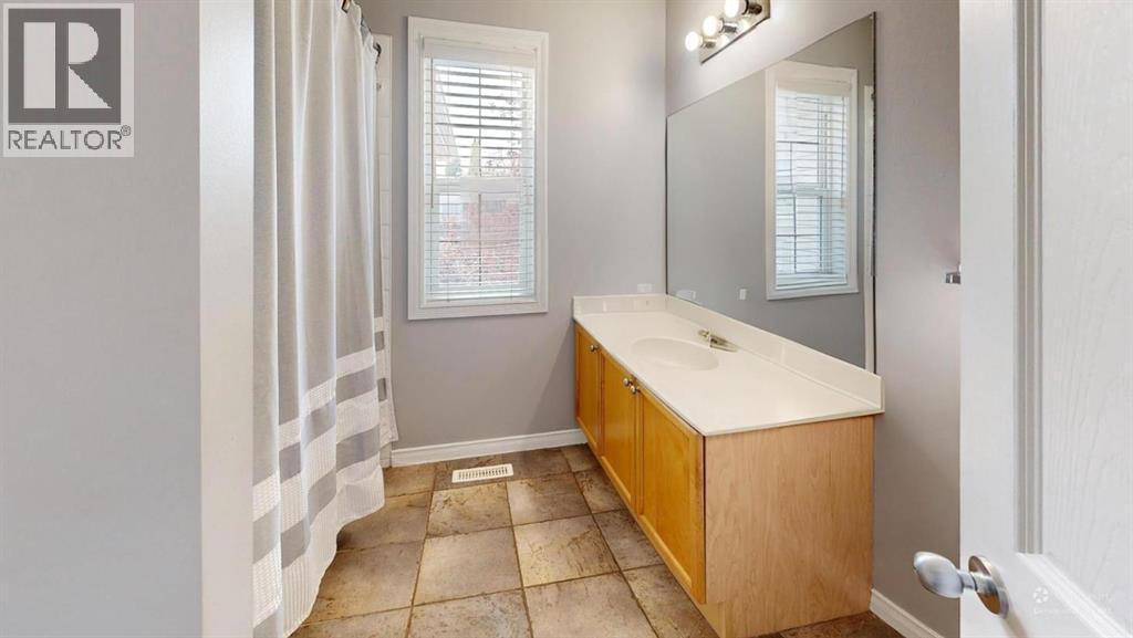 70 Crystalridge Close, Okotoks, Alberta  T1S 1X6 - Photo 32 - A2272359