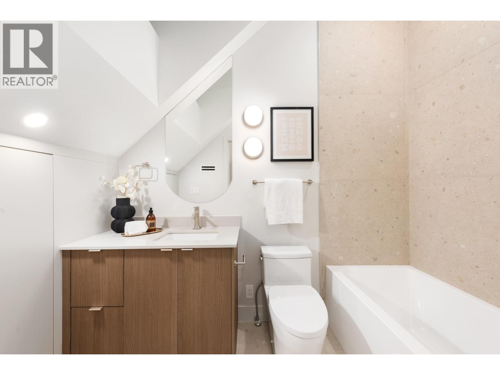 2 2635 W 12th Avenue, Vancouver, British Columbia  V6K 2P4 - Photo 32 - R3069840