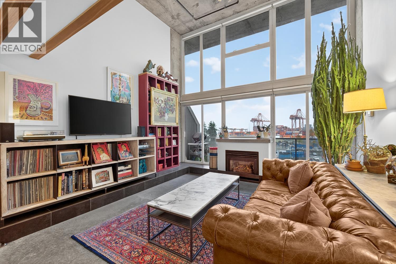 403 289 ALEXANDER STREET, Vancouver, British Columbia