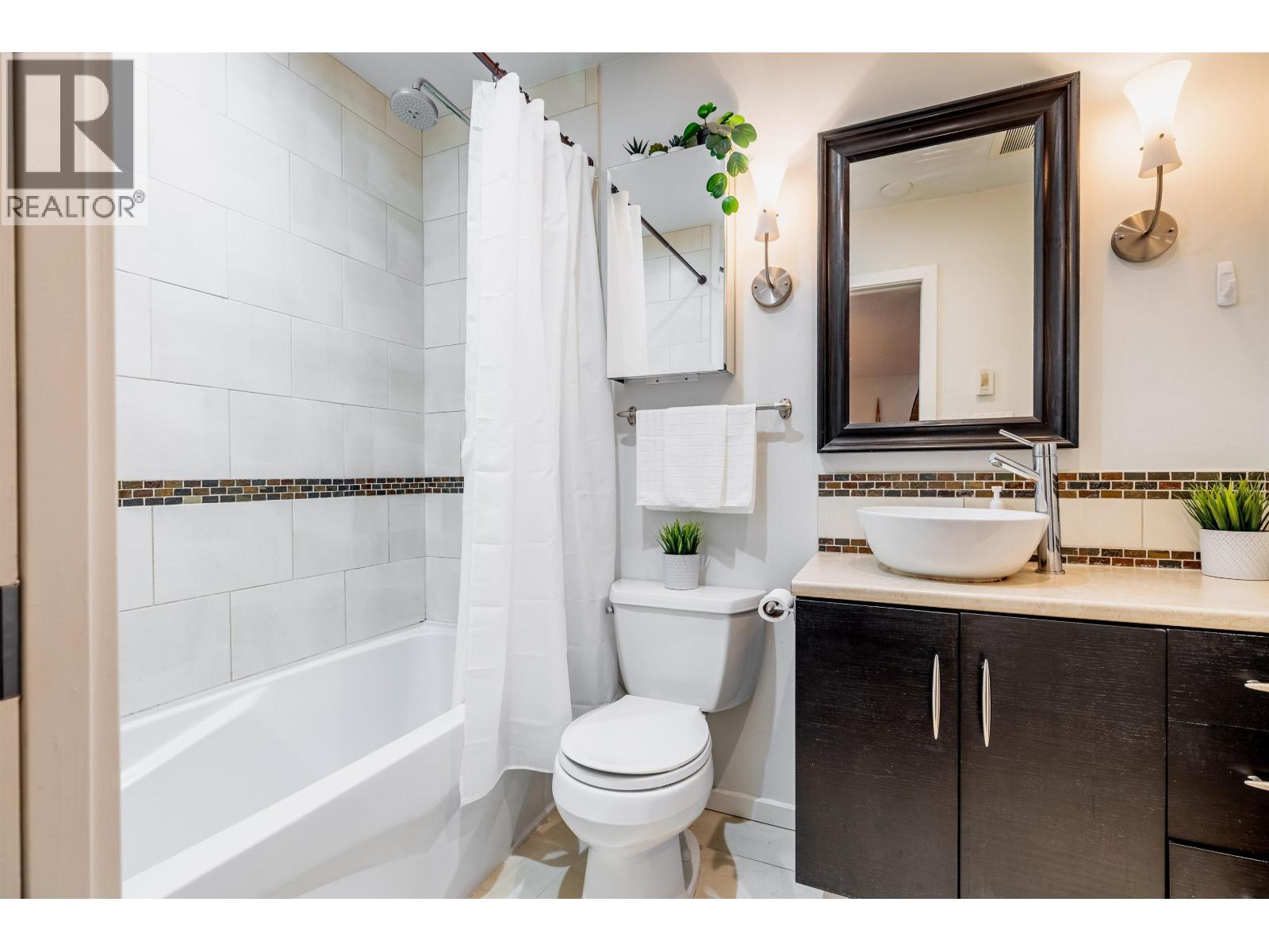 319 206 E 15th Street, North Vancouver, British Columbia  V7L 2R3 - Photo 13 - R3069861