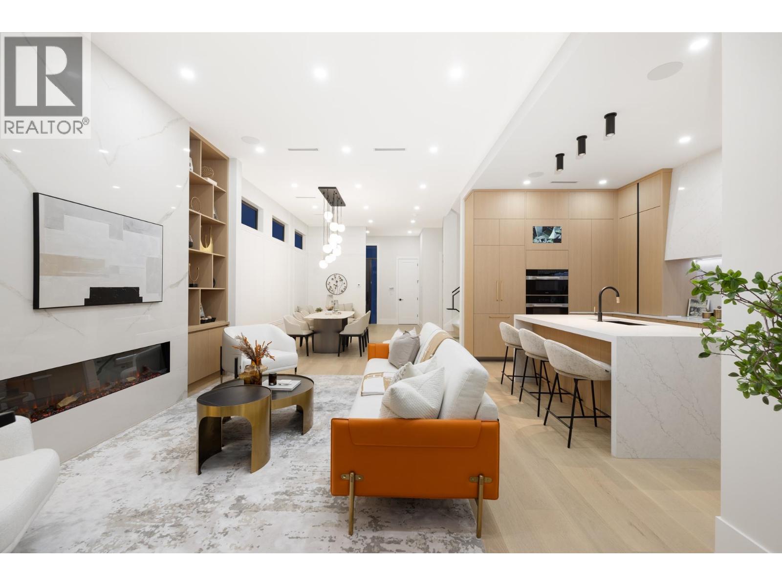 131 Grosvenor Avenue, Burnaby, British Columbia  V5B 3N7 - Photo 4 - R3069844