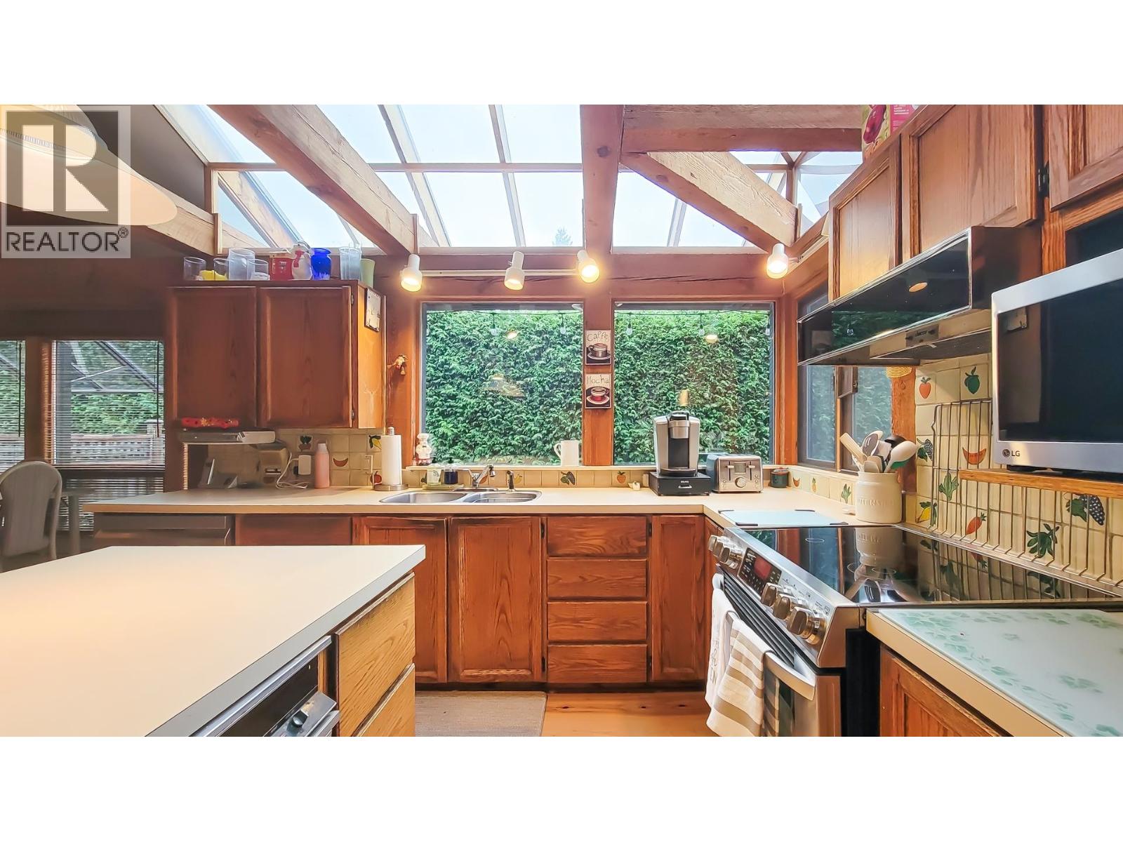 418 Walker Street, Coquitlam, British Columbia  V3K 4E3 - Photo 12 - R3069852