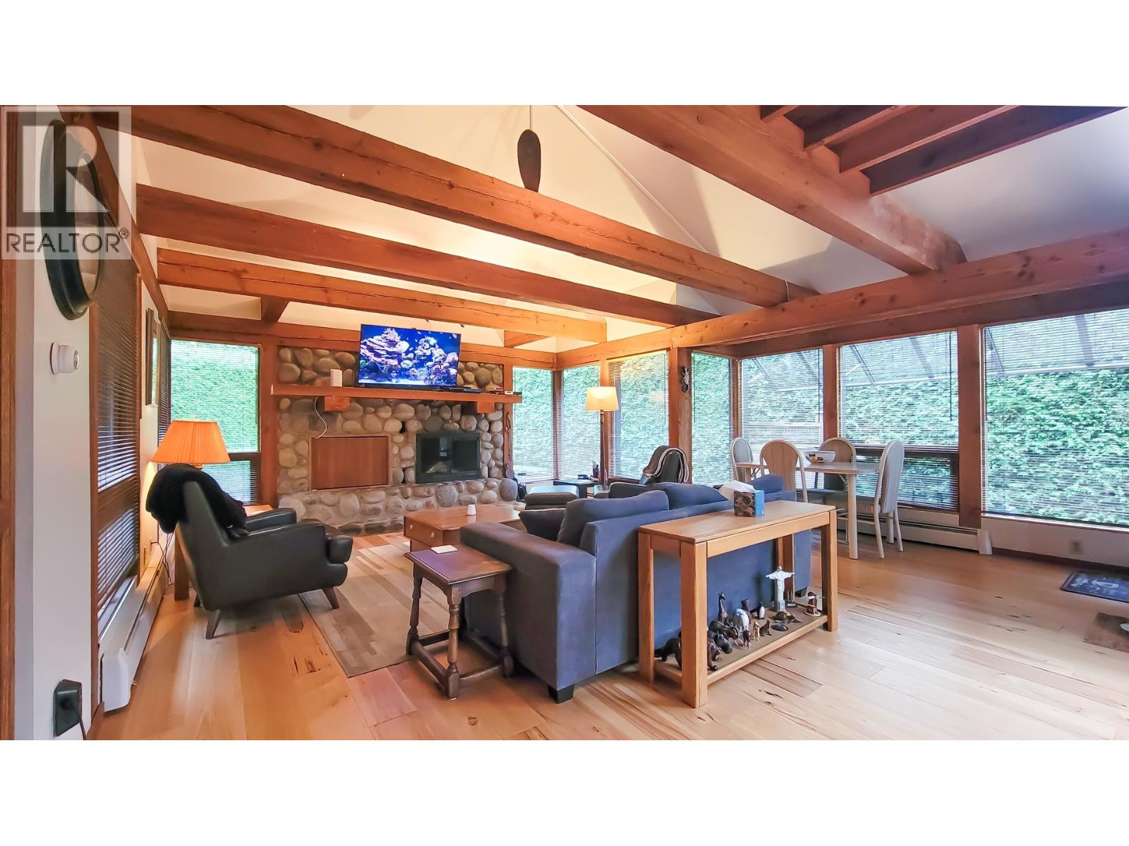 418 Walker Street, Coquitlam, British Columbia  V3K 4E3 - Photo 6 - R3069852