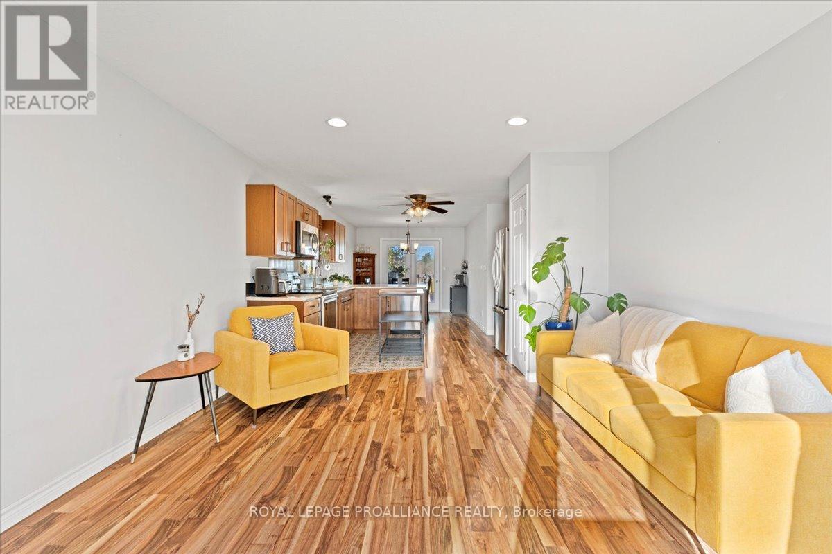 189 Nicholas Street, Quinte West, Ontario K8V 6E8 - Photo 4 - X12566710