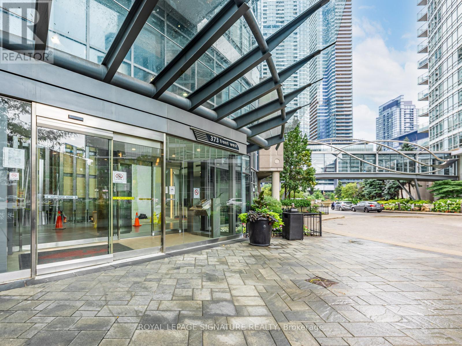 501 - 373 Front Street W, Toronto, Ontario  M5V 3R7 - Photo 2 - C12573696