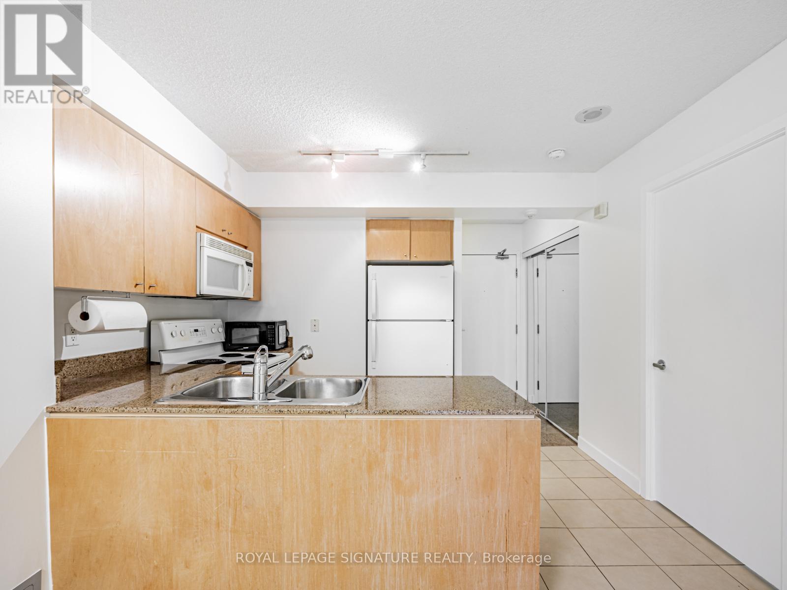 501 - 373 Front Street W, Toronto, Ontario  M5V 3R7 - Photo 5 - C12573696