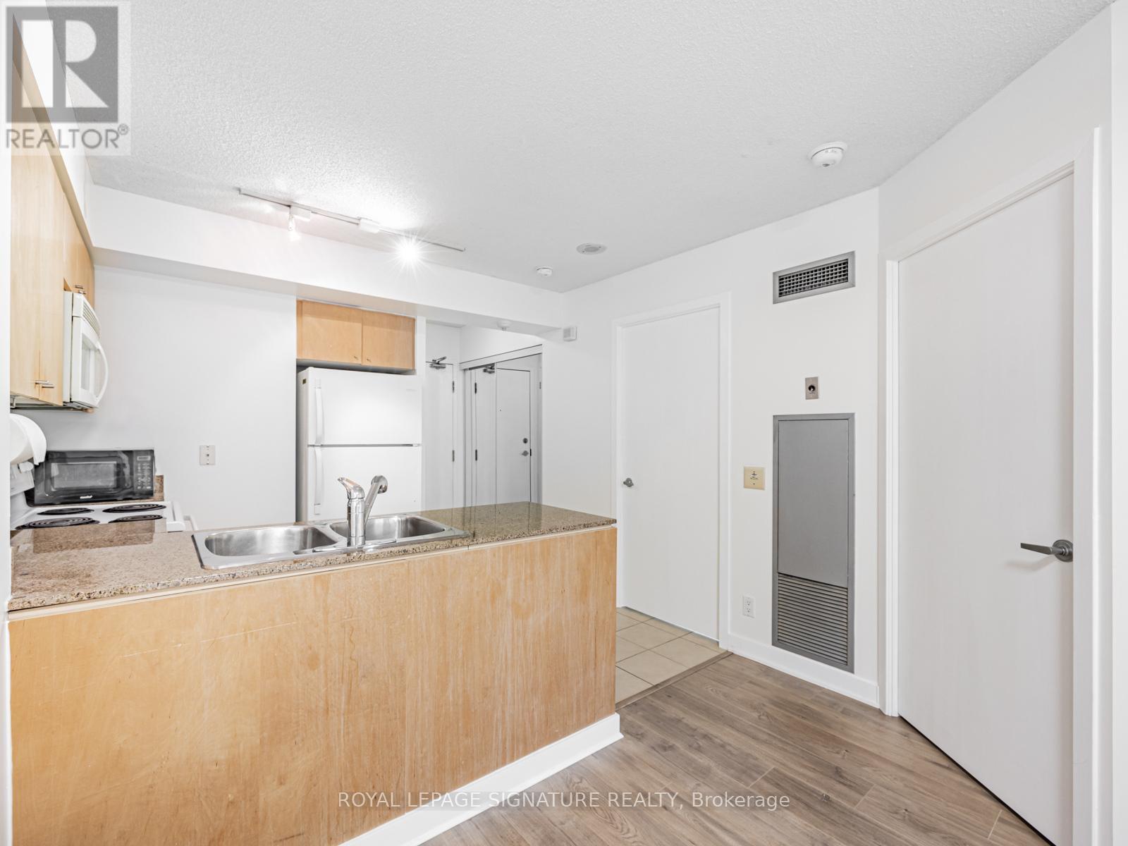 501 - 373 Front Street W, Toronto, Ontario  M5V 3R7 - Photo 6 - C12573696