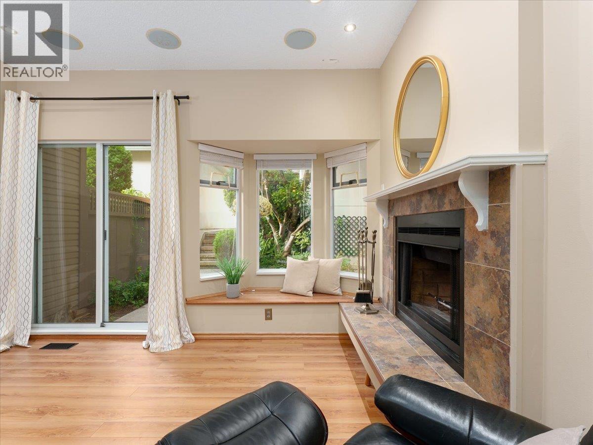 8804 Robins Court, Burnaby, British Columbia  V5A 4K7 - Photo 5 - R3054288