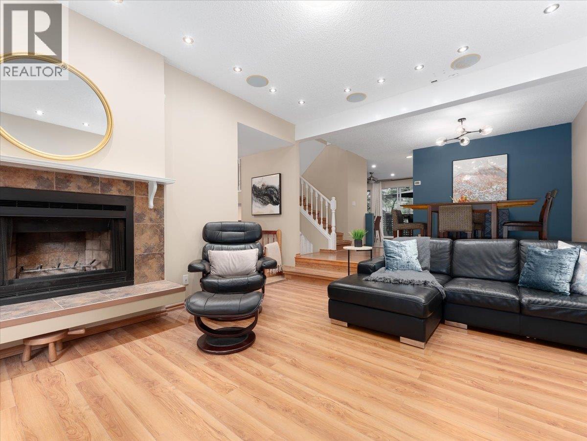 8804 Robins Court, Burnaby, British Columbia  V5A 4K7 - Photo 3 - R3054288