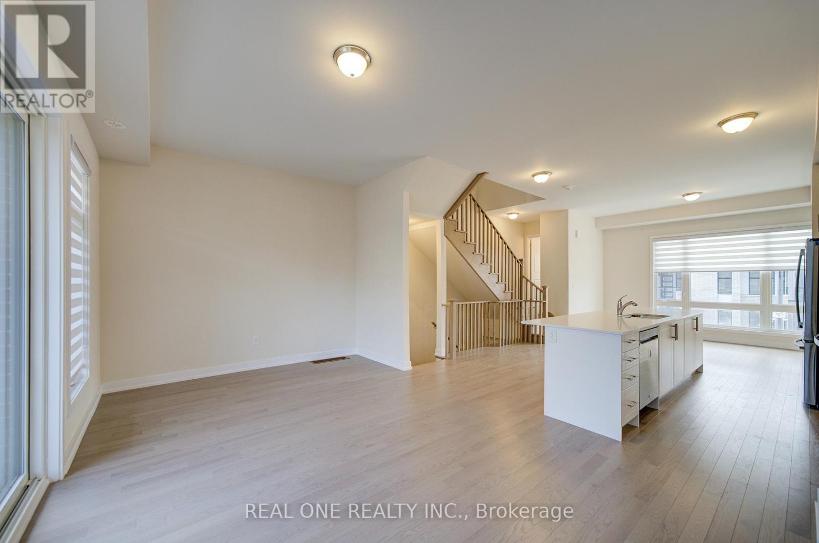 3073 Welsman Gardens, Oakville, Ontario  L6H 7Z2 - Photo 10 - W12561170