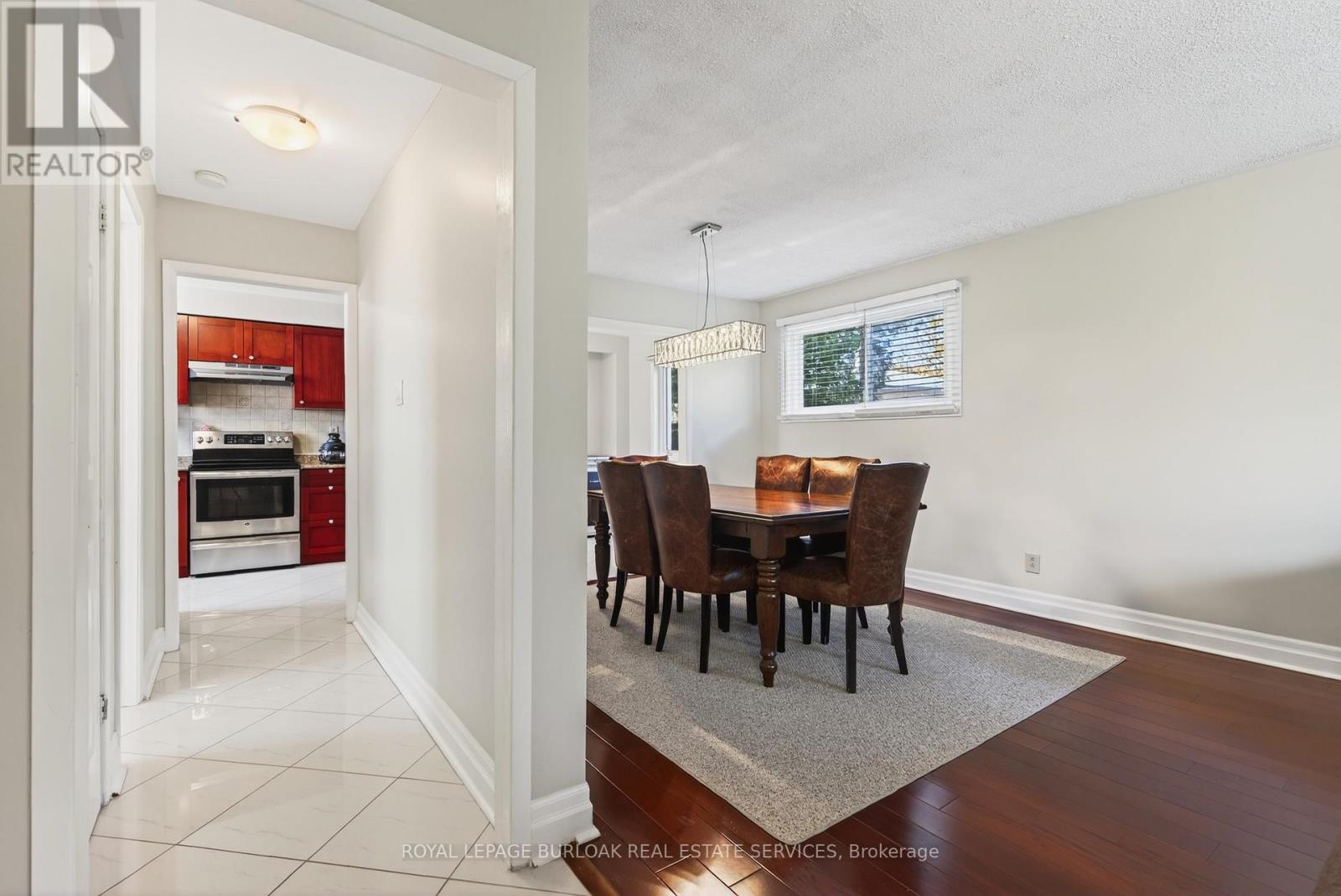 214 Vance Drive, Oakville, Ontario L6L 3L1 - Photo 6 - W12485656