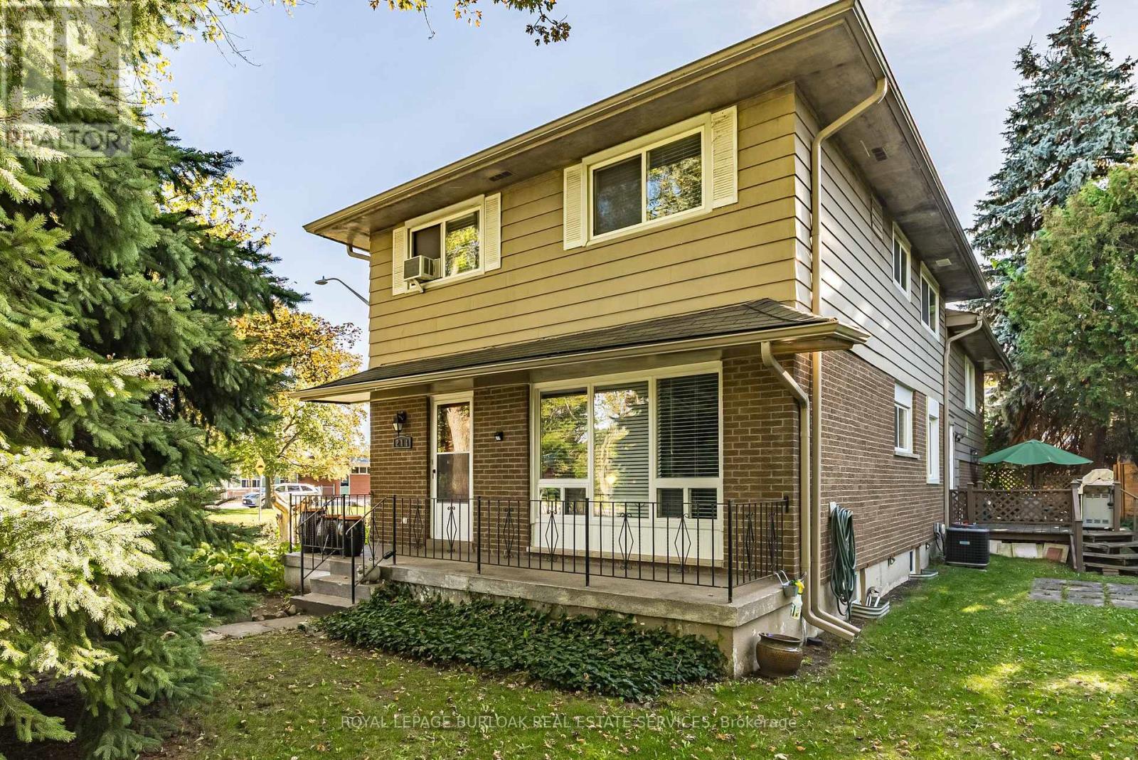 214 Vance Drive, Oakville, Ontario L6L 3L1 - Photo 4 - W12485656