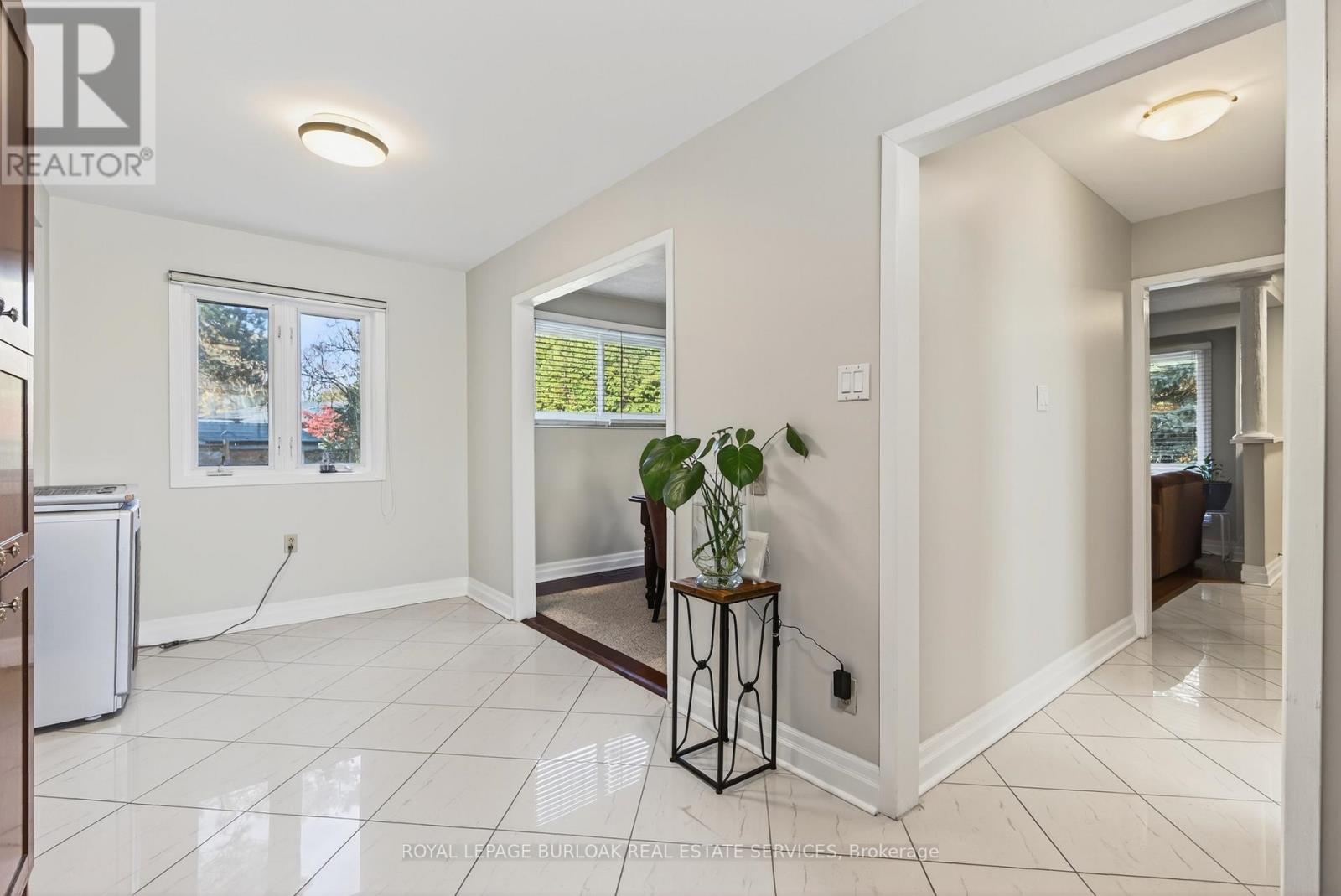 214 Vance Drive, Oakville, Ontario L6L 3L1 - Photo 21 - W12485656