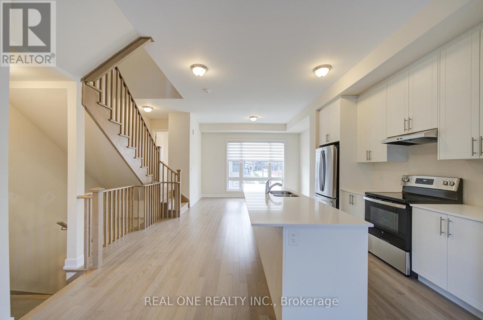 3073 Welsman Gardens, Oakville, Ontario  L6H 7Z2 - Photo 4 - W12561170