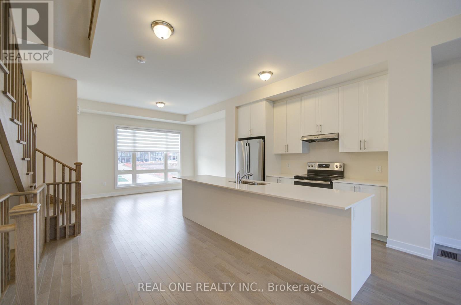 3073 Welsman Gardens, Oakville, Ontario  L6H 7Z2 - Photo 3 - W12561170